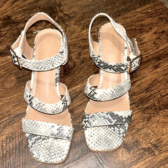 Madden girl barely worn size 6 heels in snake print - Picture 1 of 3